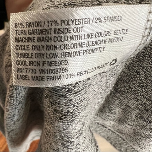 2/$15 Crew neck long puff sleeve lightweight sweater M grey - Picture 4 of 5